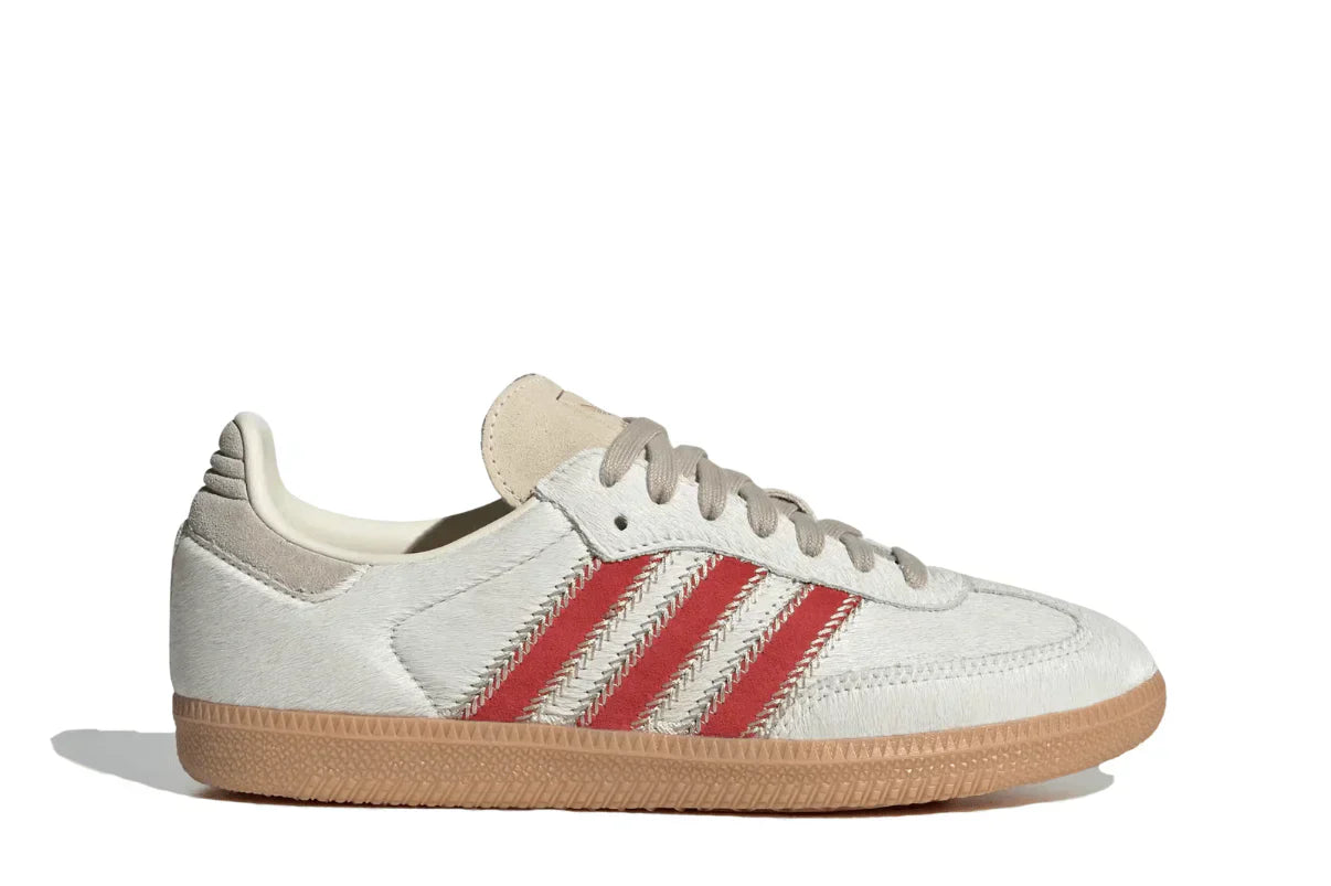 Tênis Adidas Samba OG Pony Hair Wonder Beige Better Scarlet vista lateral