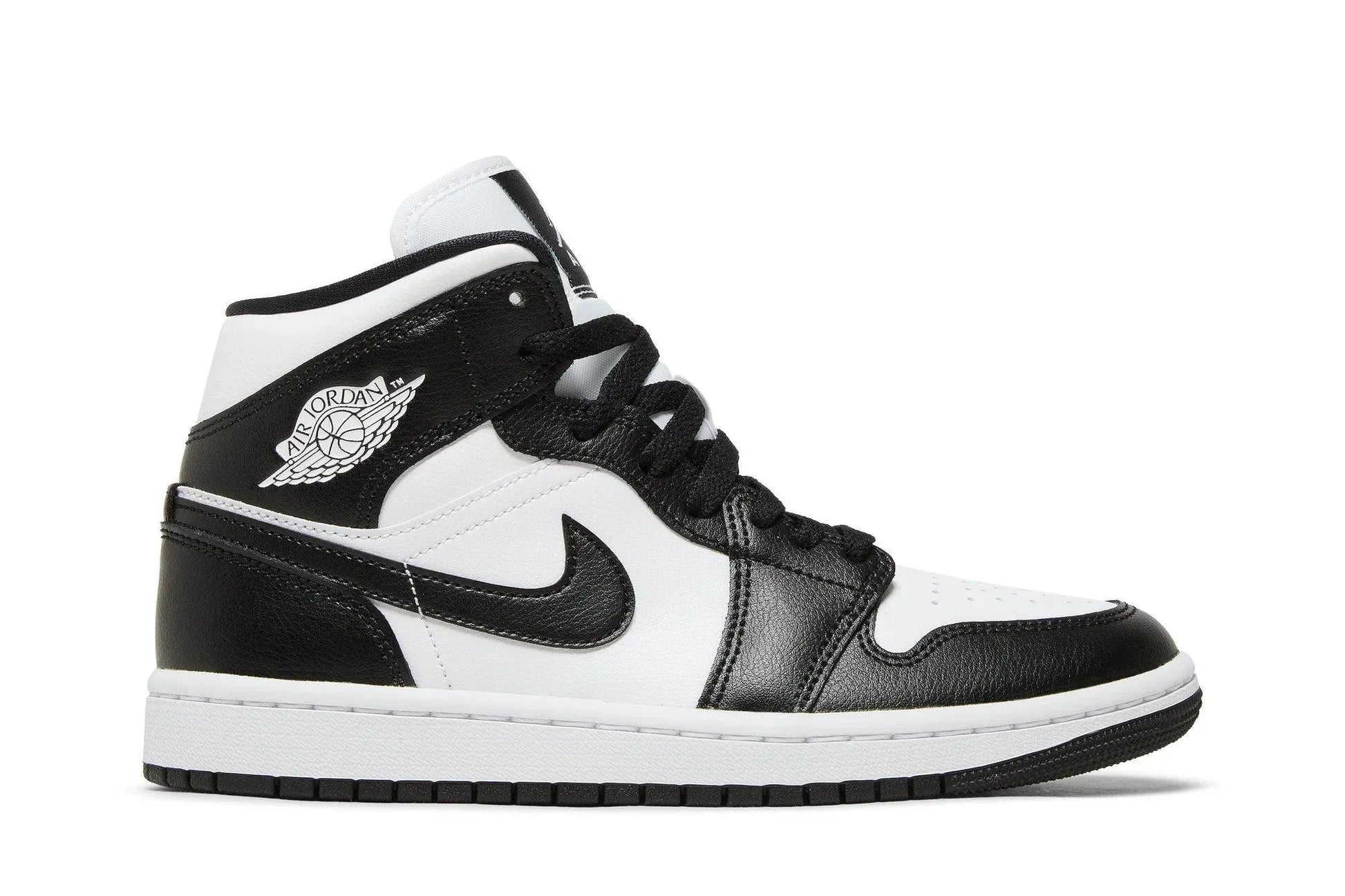 Tênis Air Jordan 1 Mid Panda Preto vista lateral