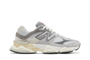 Tênis New Balance 9060 Rain Cloud Grey vista lateral
