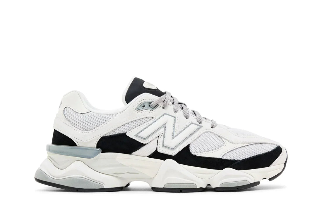 Tênis New Balance 9060 Reflection Black Suede Branco vista lateral