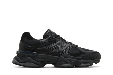 Tênis New Balance 9060 Triple Black Preto vista lateral