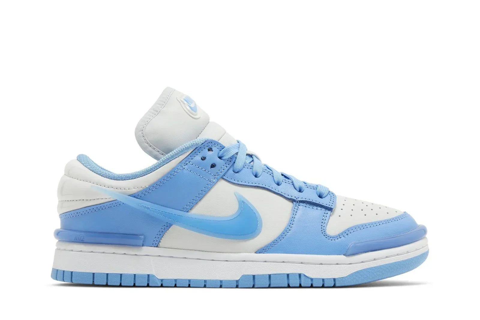 Tênis Nike Dunk Low Twist University Blue Azul vista lateral
