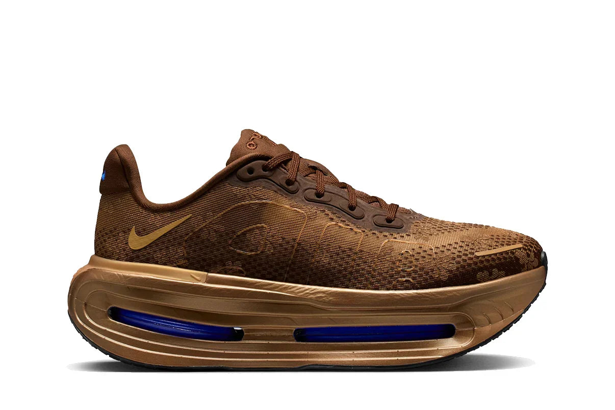 Tênis Nike Vomero Premium Flat Stout Marrom vista lateral