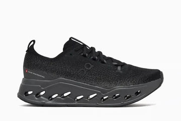 Tênis On Running Cloudsurfer Max 1 Black Gray vista lateral