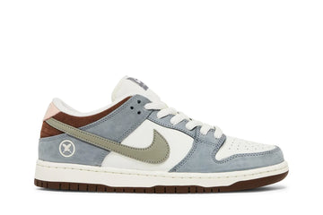 Tênis Yuto Horigome x Nike SB Dunk Low Azul vista lateral