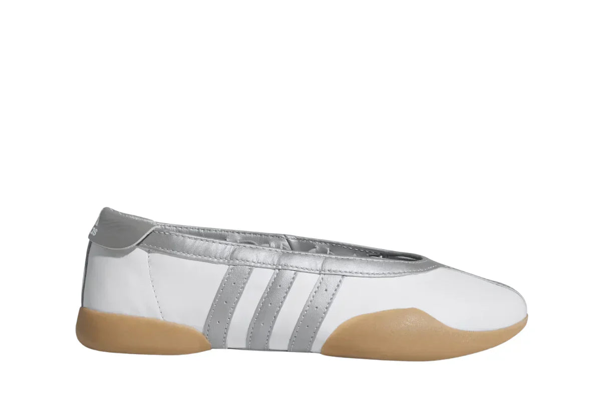 Tênis Adidas Taekwondo Mei Ballet Branco e Prata vista superior