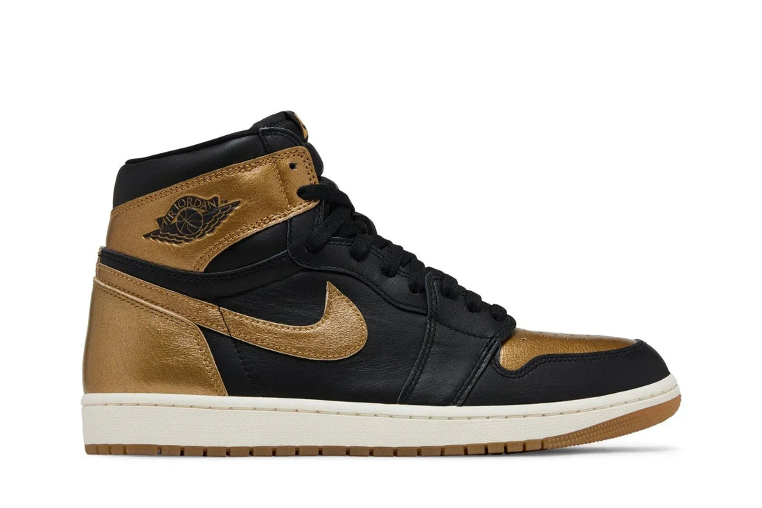 Tênis Air Jordan 1 High Og Black Metallic Gold Preto vista lateral