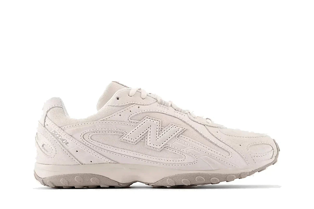 Tênis New Balance 204L Timberwolf Bege vista lateral