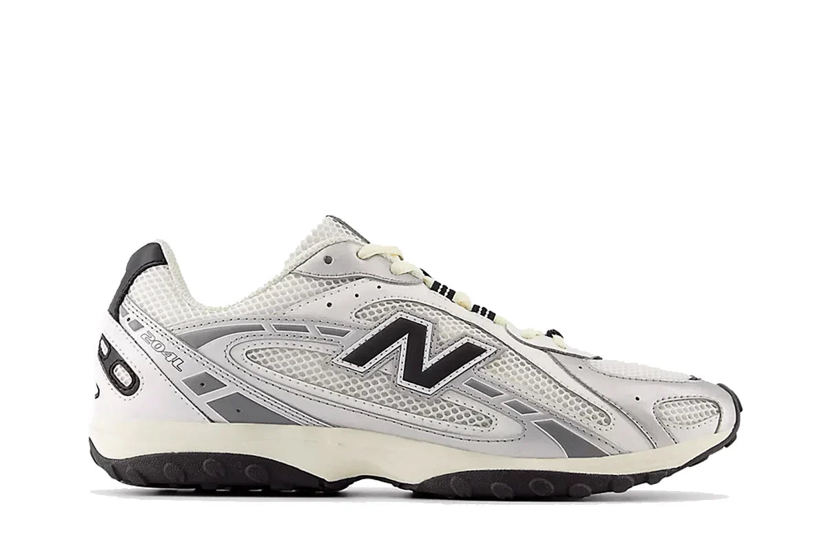 Tênis New Balance 204L Silver Metallic Black Prateado vista lateral
