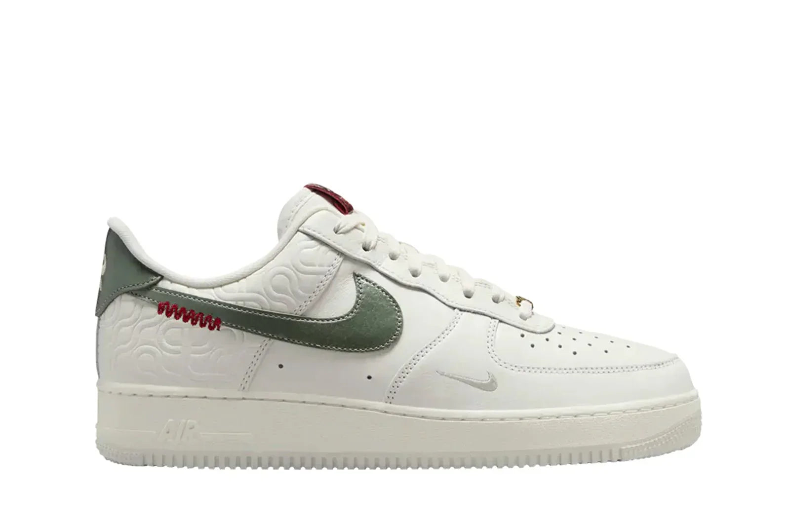 Tênis Nike Air Force 1 07 LE Year of Snake 2025 Branco vista lateral