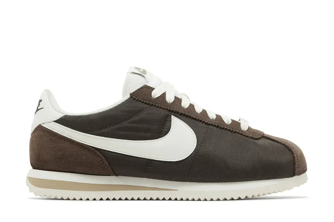 Tênis Nike Cortez Baroque Brown Marrom vista lateral