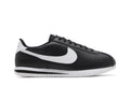 Tênis Nike Cortez Black White Preto vista lateral