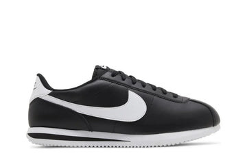 Tênis Nike Cortez Black White Preto vista lateral