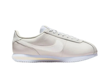 Tênis Nike Cortez Leather Phantom Coconut Bege vista lateral