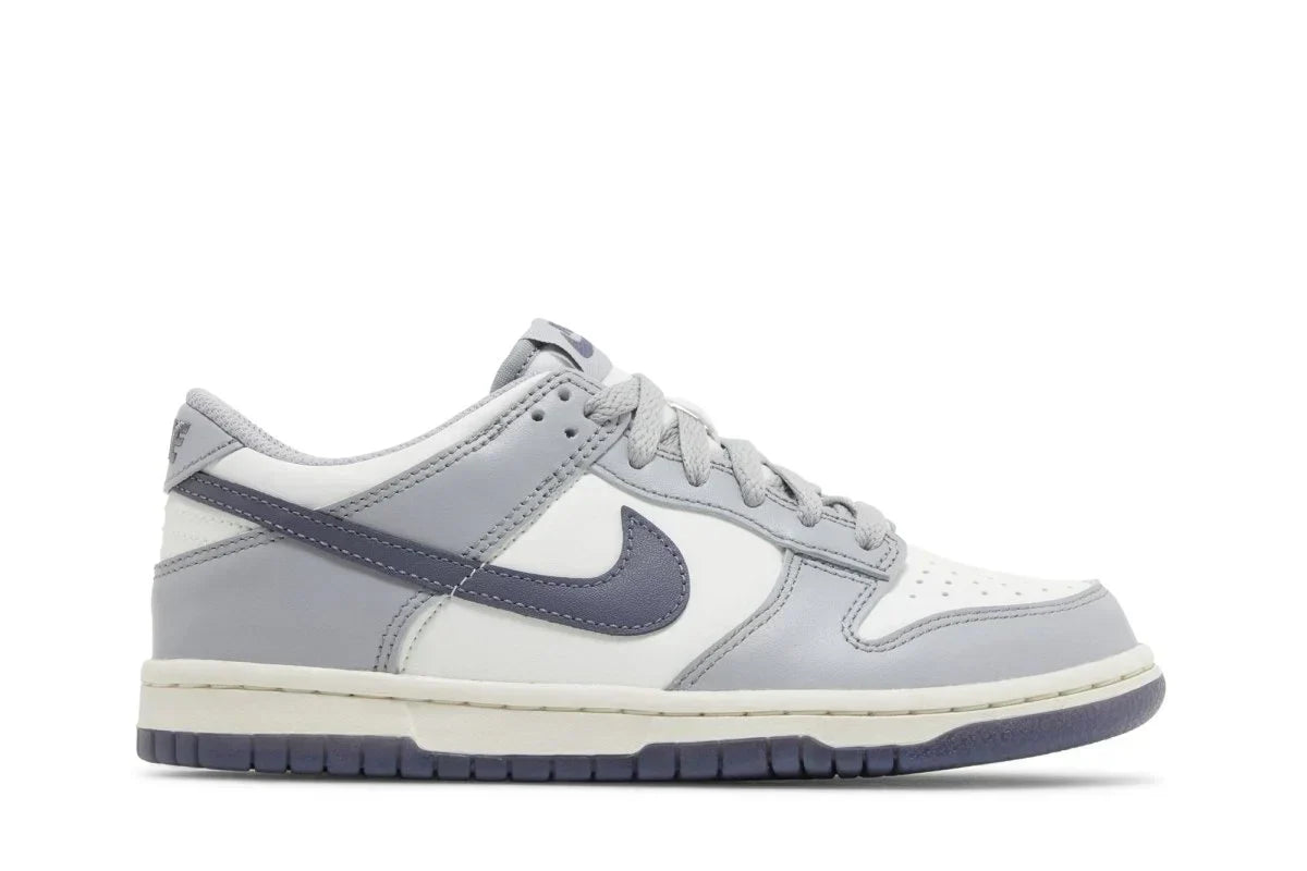 Tênis Nike Dunk Low Light Carbon Cinza vista superior