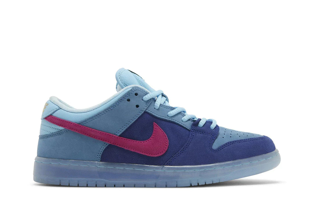 Tênis Run The Jewels x Dunk Low SB 4/20 Azul vista lateral