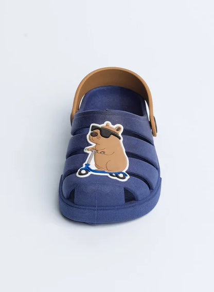 Babuche Infantil Menino Marinho com Tira Marrom Capivara de Patinete